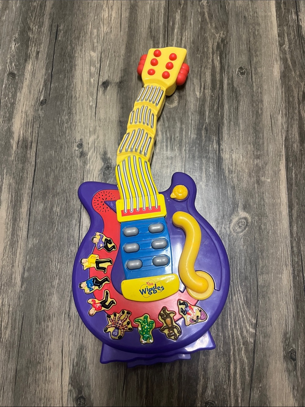 THE  WIGGLES GUITAR PURPLE WACKY WIGGLING DANCING MUSICAL SOUNDS SONGS 2004